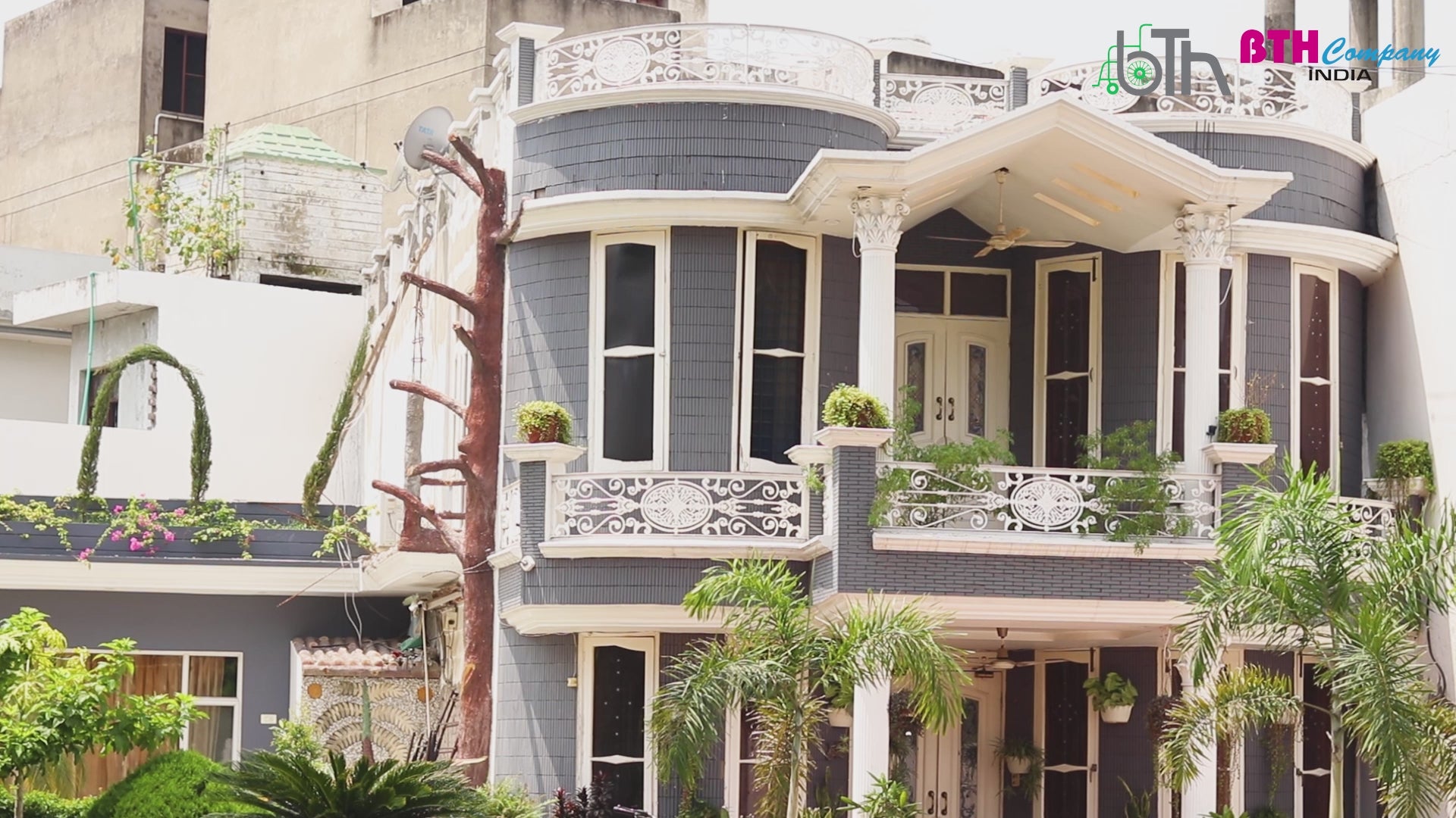 Load video: Wall &amp; Floor Mountable Garden Hose Reel with Adjustable Arm Guide (Green)